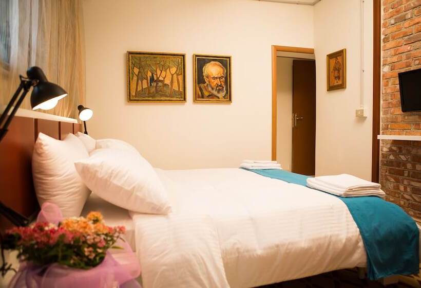 B&b Artistic Tirana