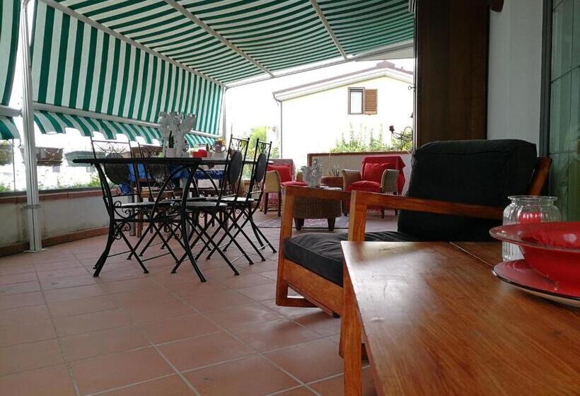 مبيت وإفطار The Incantation Guest House