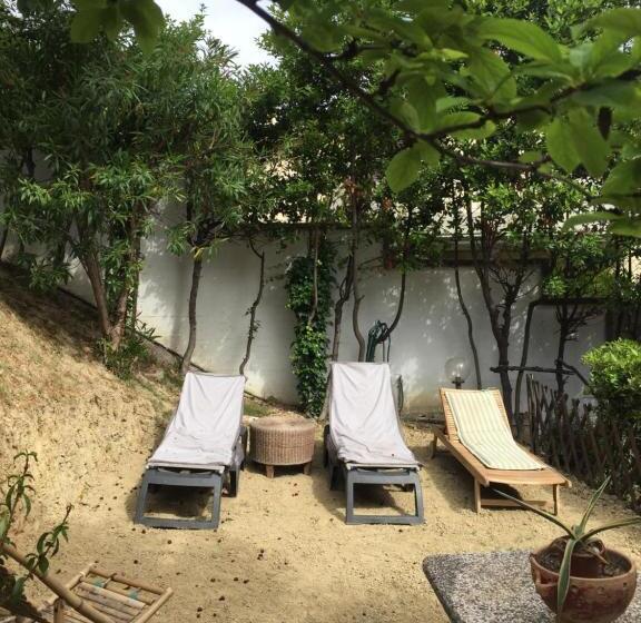 مبيت وإفطار The Incantation Guest House