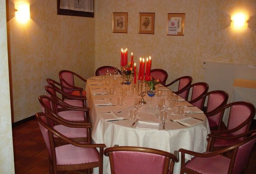 هتل Albergo Ristorante Flora