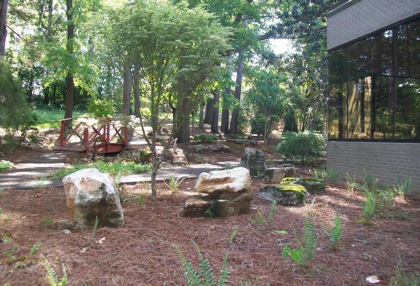 هتل Bevill Conference Center &