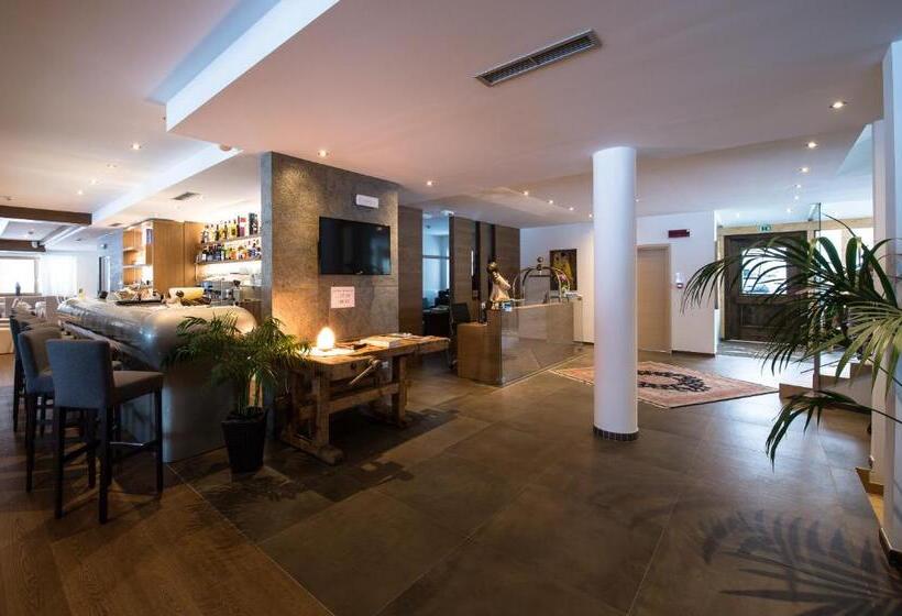 فندق Golden Park Resort