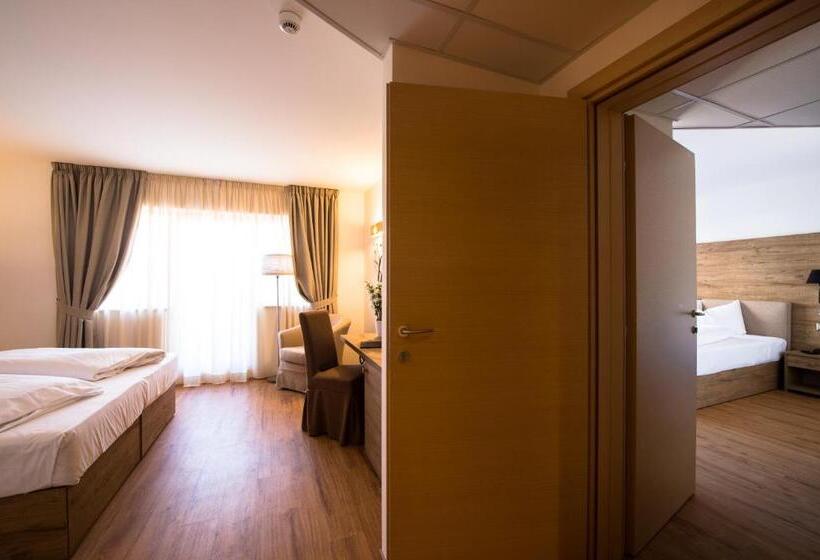 فندق Golden Park Resort