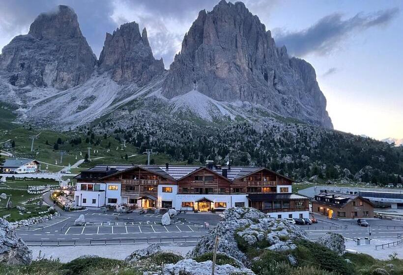 هتل Passo Sella Dolomiti Mountain Resort