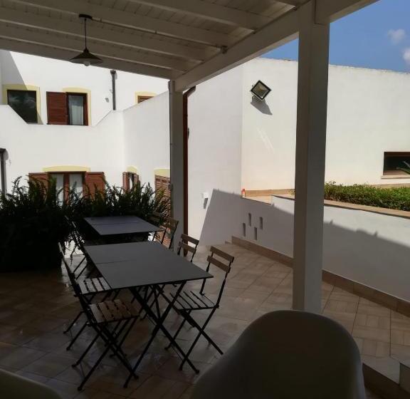 تختخواب و صبحانه Bianco Sale Trapani