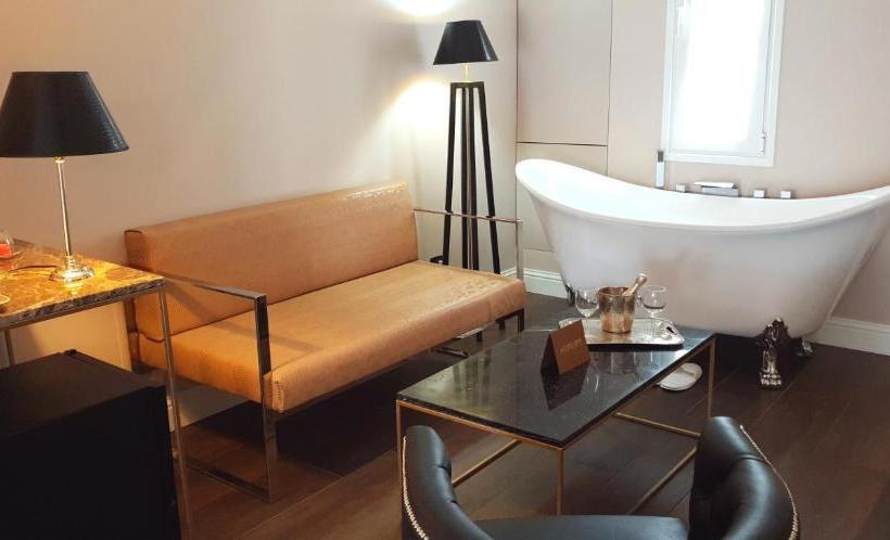 تختخواب و صبحانه Althea Inn Roof Terrace