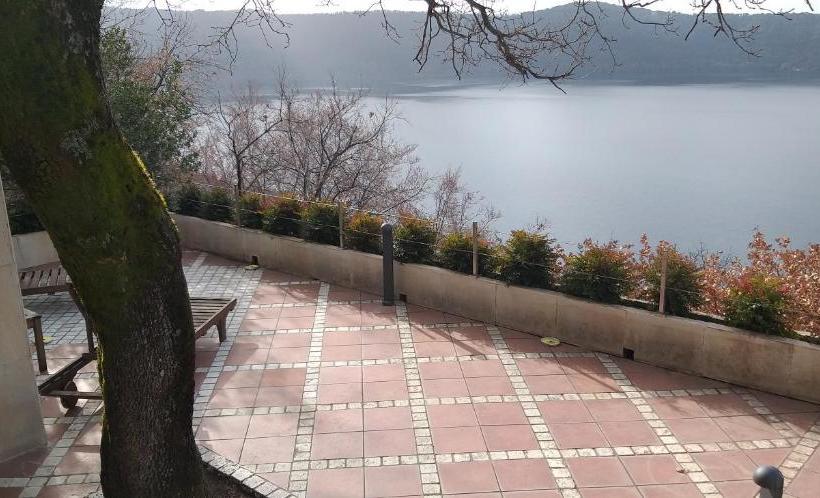 مبيت وإفطار Villa Pocci