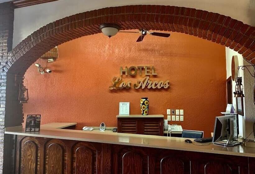 فندق Los Arcos