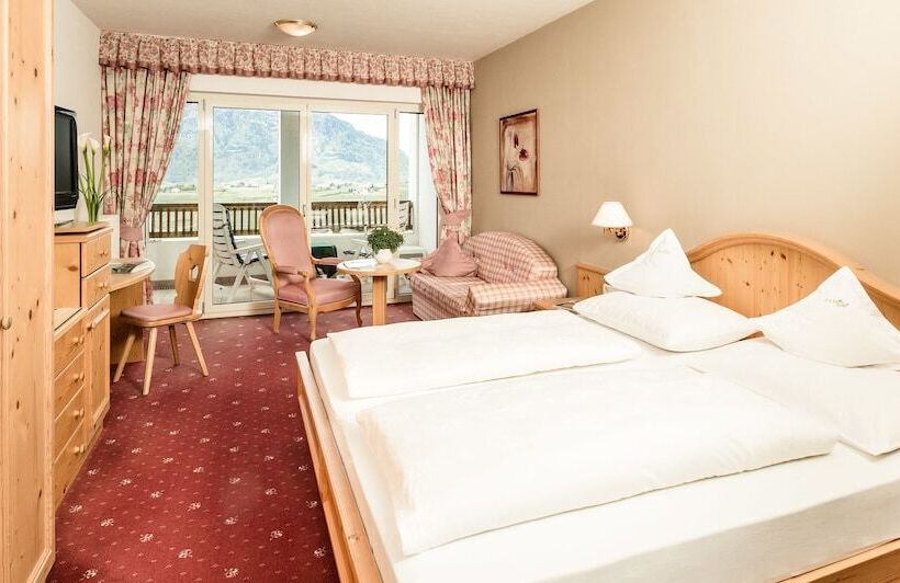 هتل Tyrol