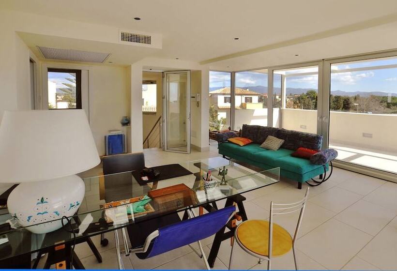 צימר Art House Quartu   Margine Rosso