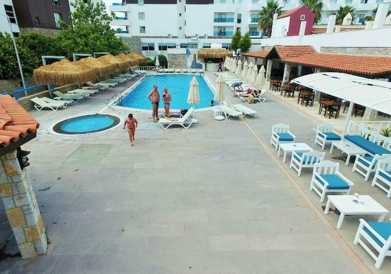 هتل Tiana Beach Resort