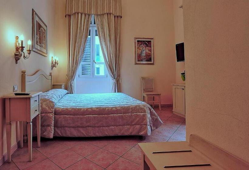تختخواب و صبحانه Chiaro Di Luna Viale Italia