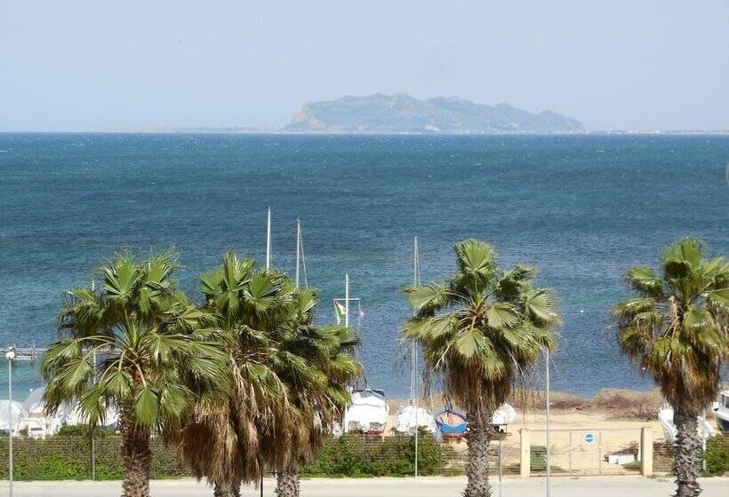 تختخواب و صبحانه Colomba Bianca