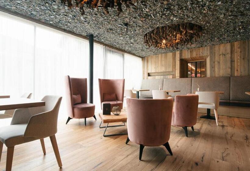 Weingut & Genusshotel Spitalerhof Superior