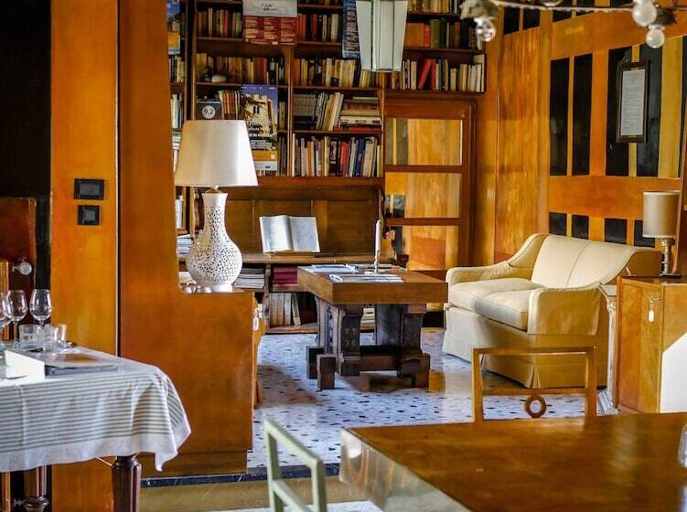 تختخواب و صبحانه Castrum Di Serravalle