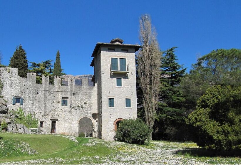 تختخواب و صبحانه Castrum Di Serravalle
