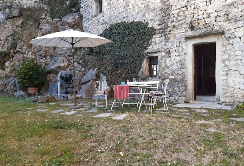 تختخواب و صبحانه Castrum Di Serravalle
