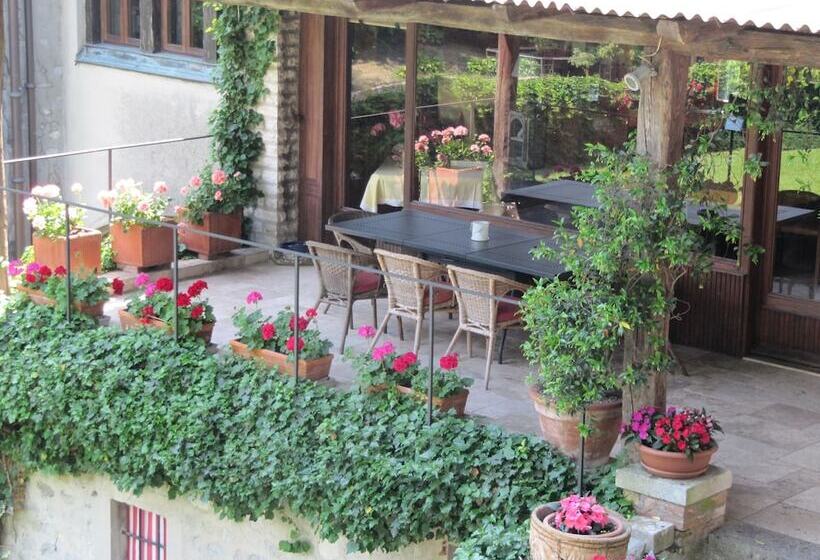 تختخواب و صبحانه Castrum Di Serravalle