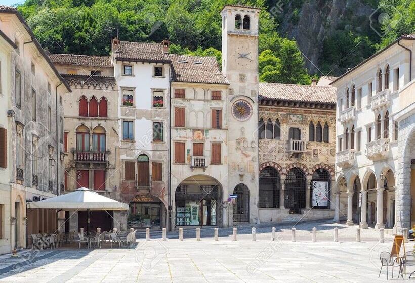 تختخواب و صبحانه Castrum Di Serravalle
