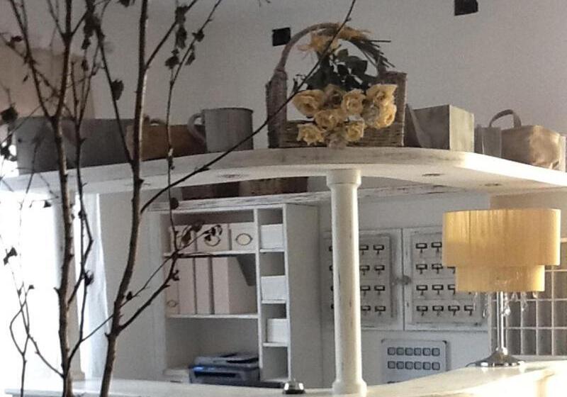 فندق L Antico Borgo Elena Noli