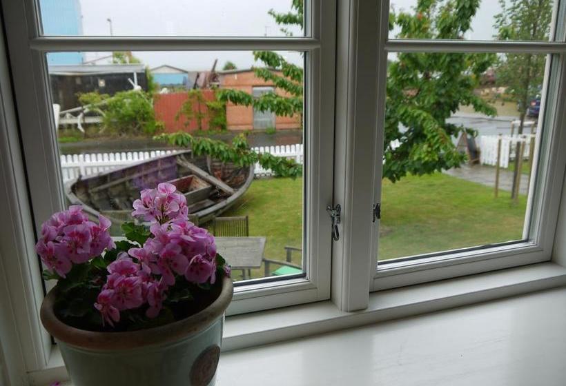 Femmasteren Hotel & Hostel