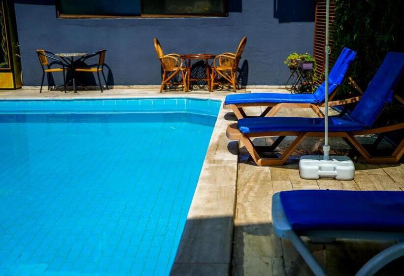 هتل Four Seasons Apart