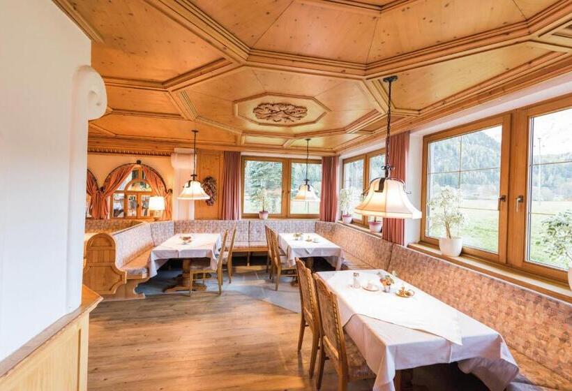 Отель Gasthof Schwarzer Adler