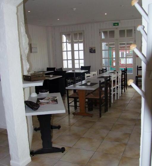 ホテル Hôtel 2 étoiles Et Restaurant Le Galet Bleu