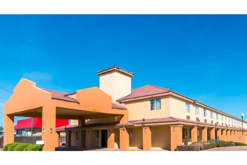 בית מלון כפרי Rodeway Inn