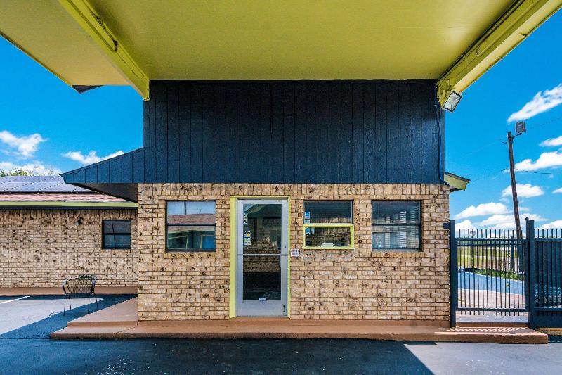 בית מלון כפרי Rodeway Inn