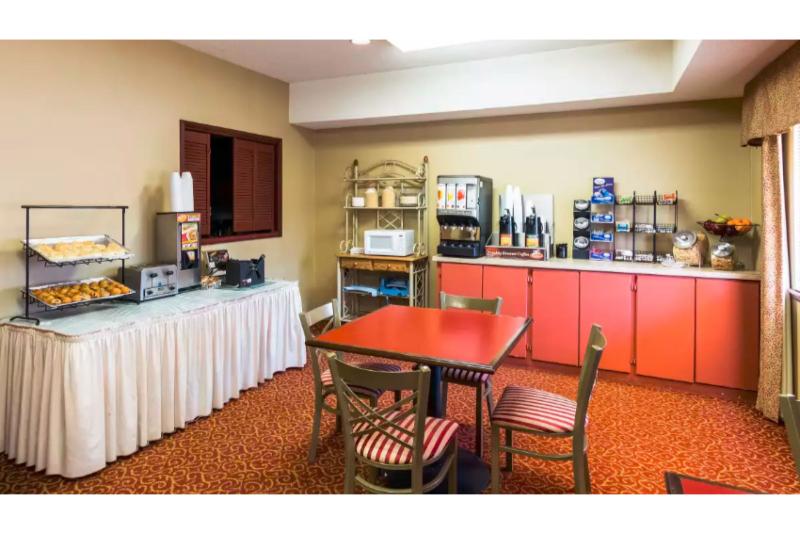 בית מלון כפרי Rodeway Inn