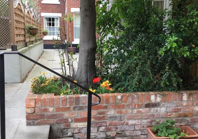 هتل The North Hill