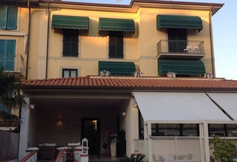 هتل Villa Toscana