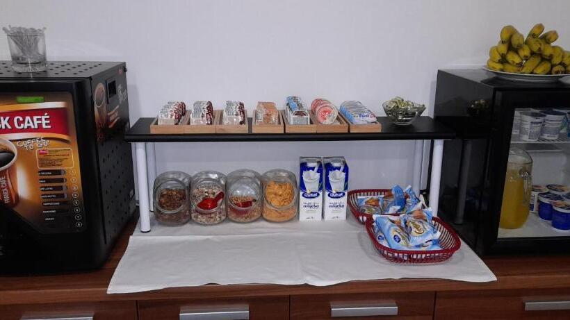 تختخواب و صبحانه Riva Rooms