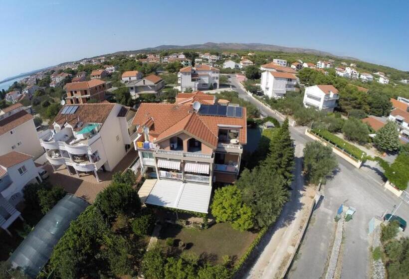 مبيت وإفطار Villa Daniela