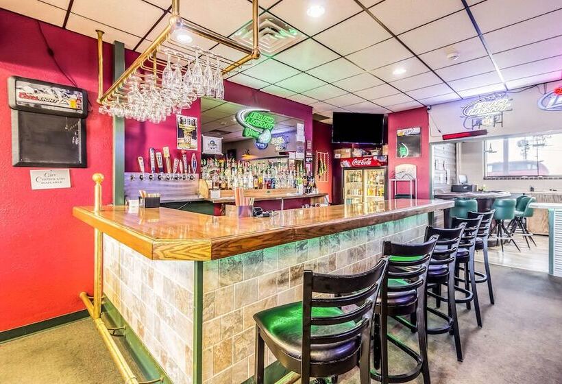 בית מלון כפרי Econo Lodge   Valley City