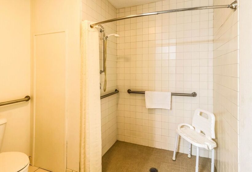 בית מלון כפרי Econo Lodge   Valley City