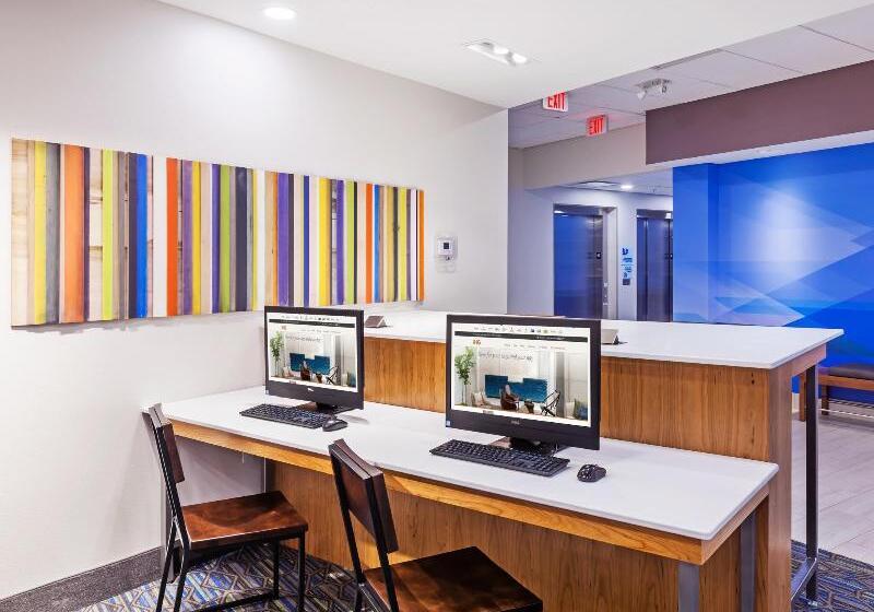 فندق Holiday Inn Express & Suites   Lenexa   Overland Park Area, An Ihg
