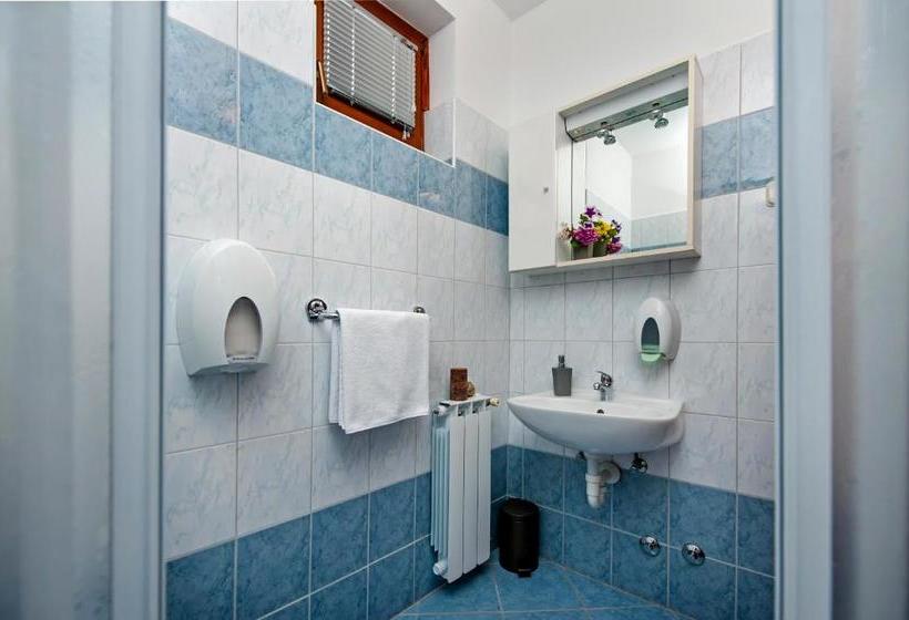 Ladonja Bbs, Family Run Bed & Breakfast