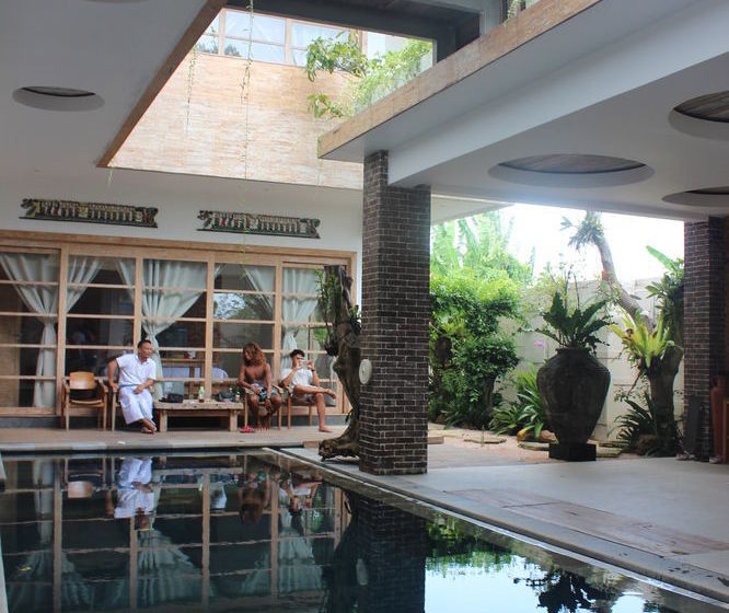 فندق فئة نجمة واحدة Kedungu Surf Camp