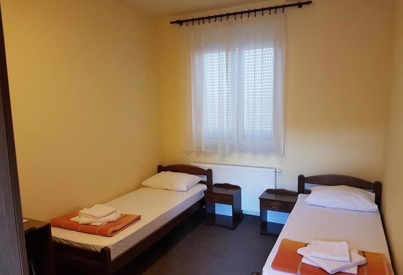 Hostel Kristal