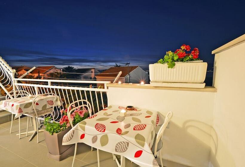 هتل Guest House Sunce, Traveler S Choice Best Panoramic View, Supetar Island Brac