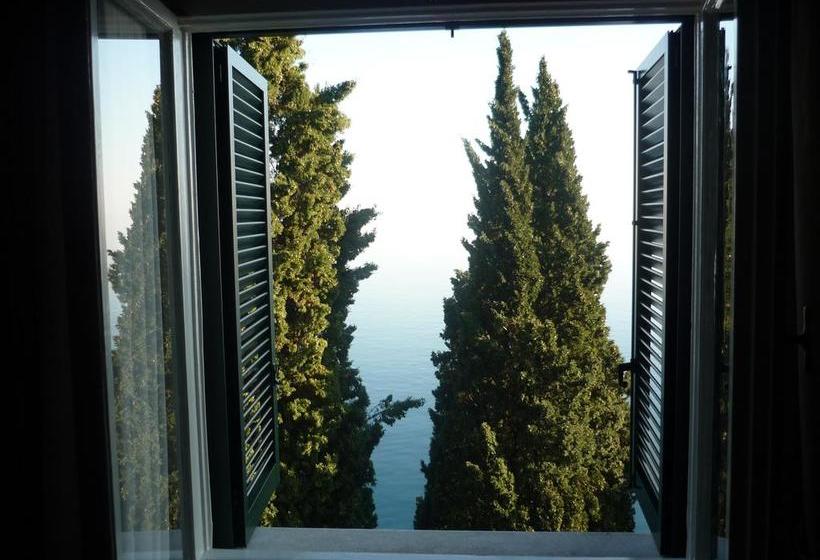 هتل Villa Ariston