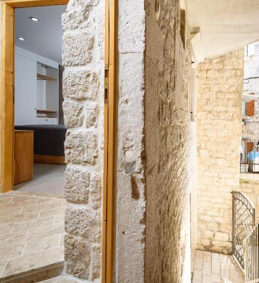 هتل Villa Kudelik   Stone Story