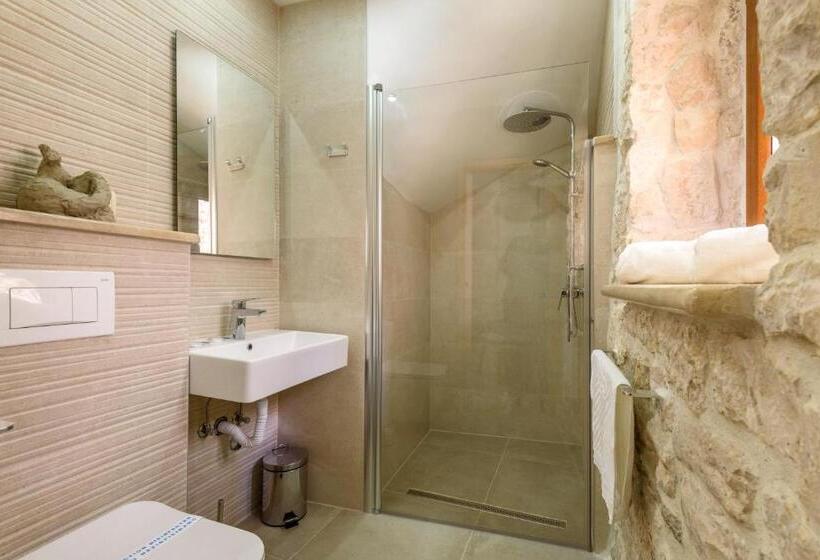 هتل Villa Kudelik   Stone Story