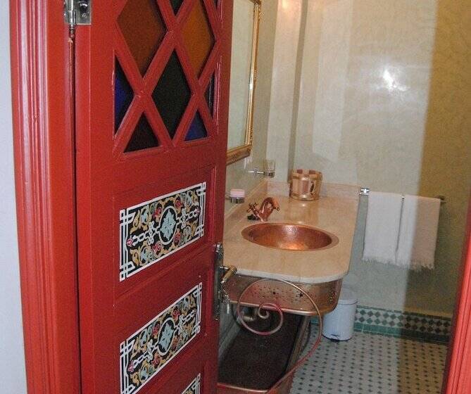 پانسیون Collier De La Colombe