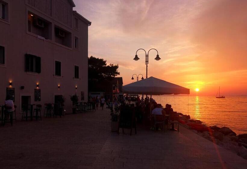 بنسيون Guest House Adria