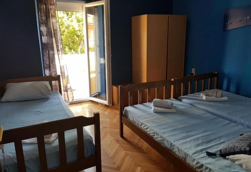Simple¢ral Hostel