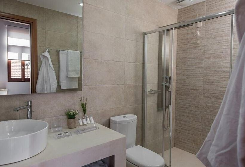هتل Bluebell Luxury Suites