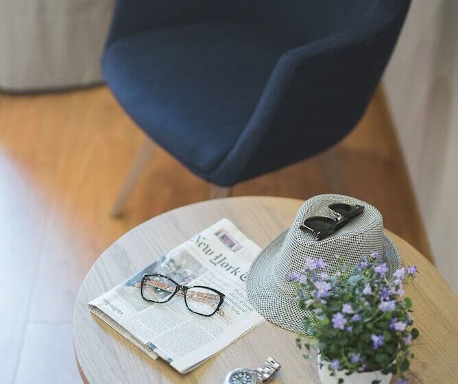 هتل Bluebell Luxury Suites